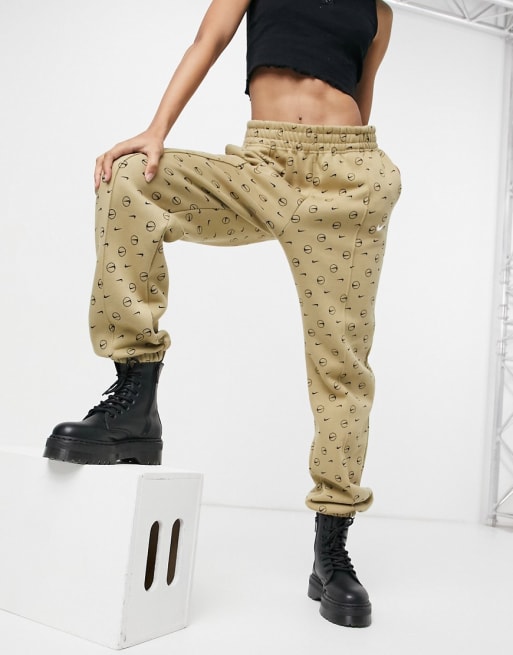 nike jogger avec logo imprimé sur l ensemble fauve