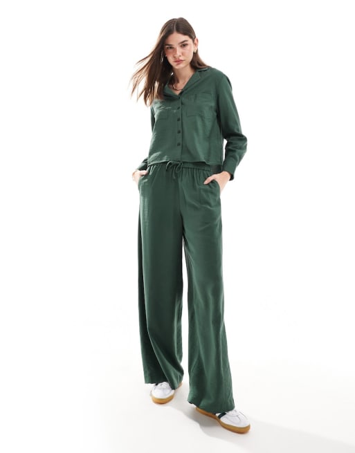 Nobody's Child shirt and pants set in green
