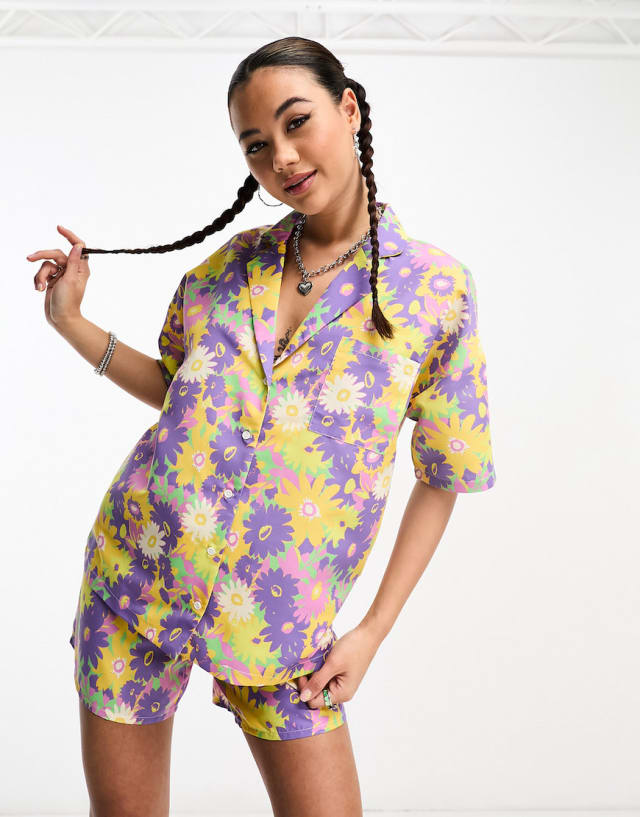 Noisy May - beach shirt and shorts co-ord in purple 70s floral