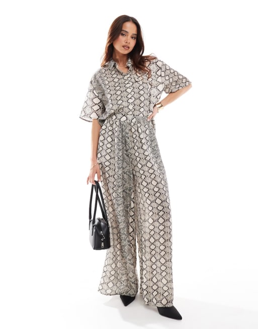 Object - Oversized co-ord set met overhemd en soepele broek met wijde pijpen in slangenprint