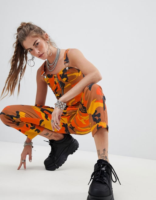 One Above Another – Set med kamouflagefärgad topp och byxor med fickor