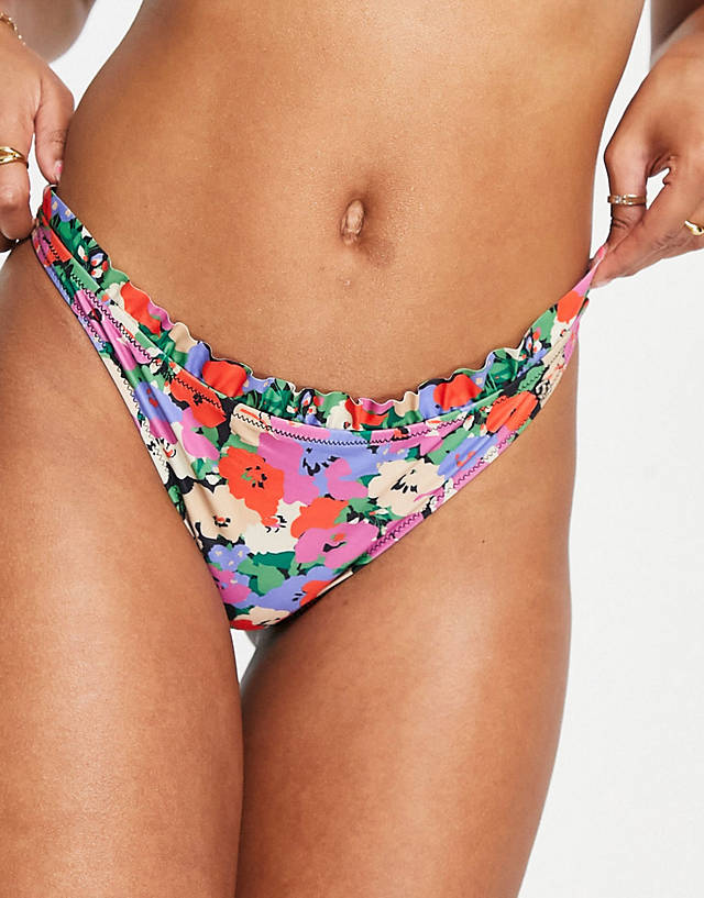 ONLY - exclusive ruffle bikini in poppy floral