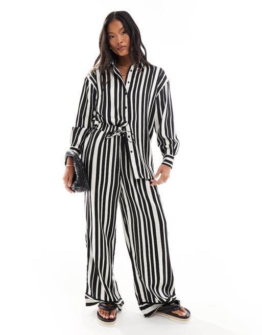 ONLY Petite – Gestreiftes Set in Schwarz und Weiß