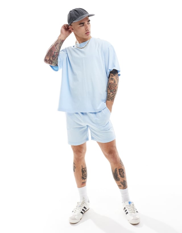 ONLY & SONS - t-shirt and shorts co-ord in washed light blue