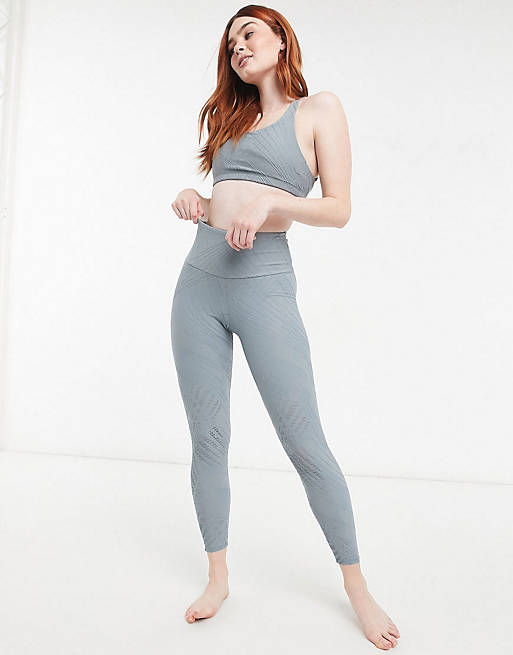 Onzie yoga co-ord in soft blue linear