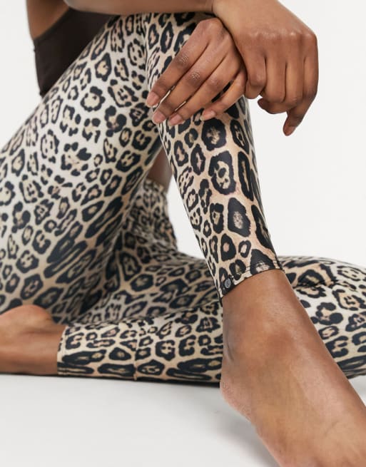 Onzie yoga set in leopard