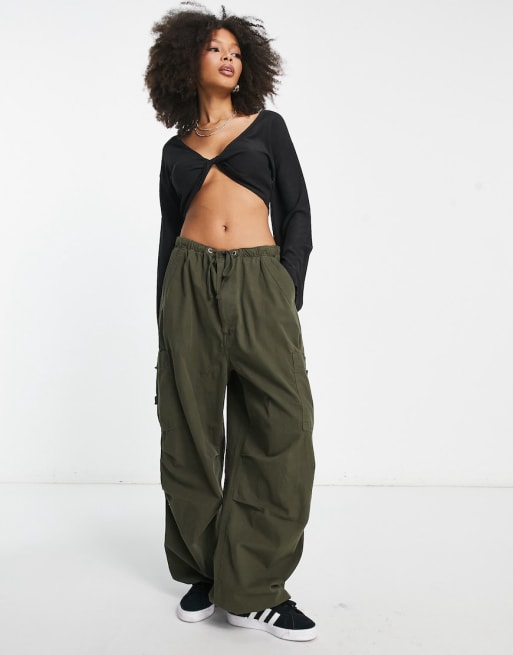 Pieces - Co-ord set van crop top met gedraaide voorkant en flare-broek in zwart