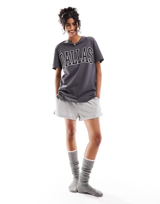 Pieces - Co-ord set van T-shirt met 'Dallas'-print en legging in grijs
