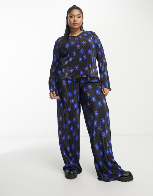 Pieces Curve plisse high waisted flare pants & v neck top set in black floral