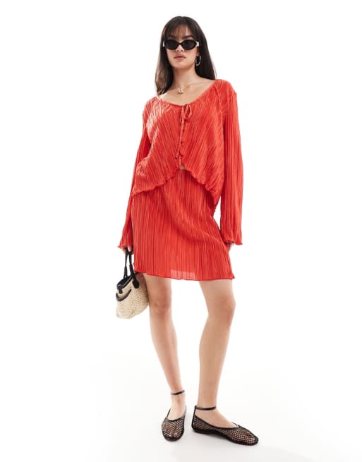 Pieces - Ensemble top noué sur le devant et mini-jupe en tissu plissé - Rouge