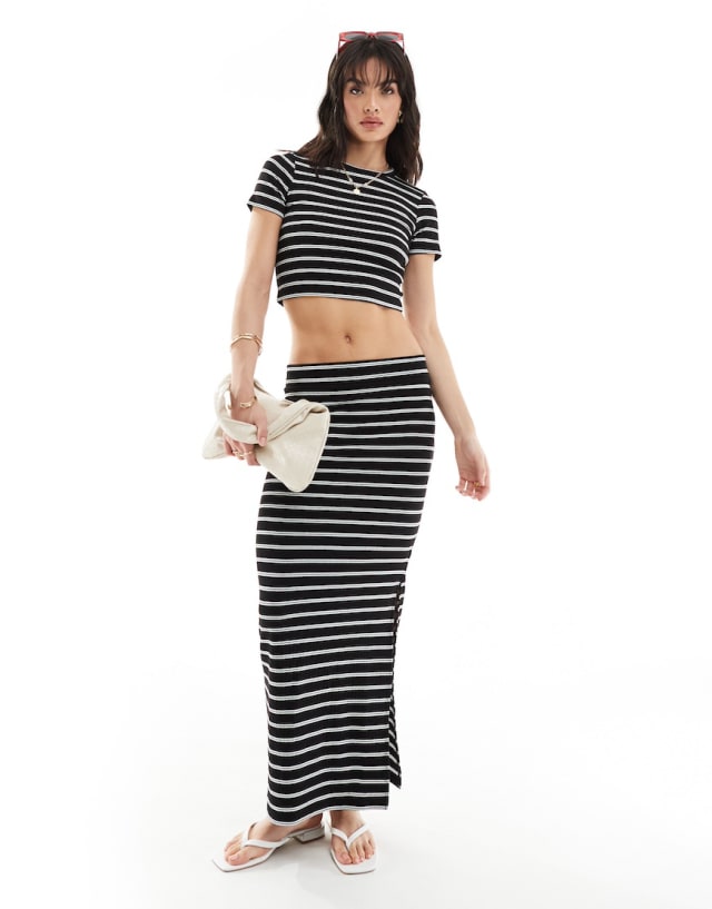 Pieces - short sleeved cropped t-shirt and split maxi skirt co-ord in black and wh