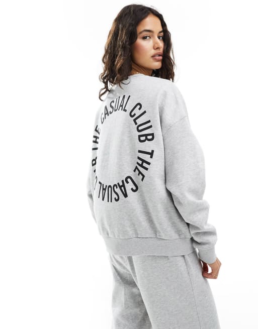 Pieces – Szary zestaw: bluza z napisem „The Casual Club” i joggersy z szerokimi nogawkami
