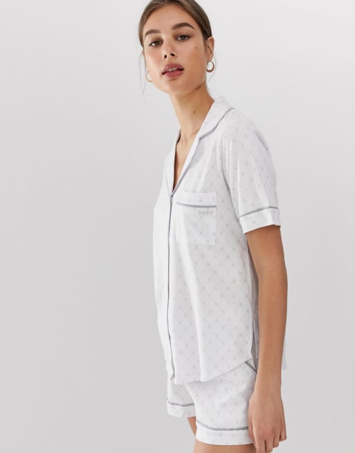 Pijama con logo de DKNY