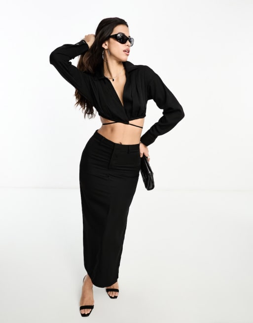 Public Desire - Sort sæt med midinederdel og croptop med stropdetaljer