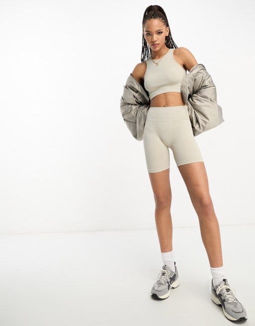 Pull&Bear - Coordinato color sabbia senza cuciture con leggings corti e top