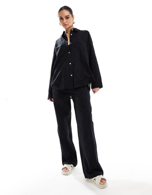 Pull&Bear - Coordinato nero con dettagli in pizzo sangallo con camicia e pantaloni
