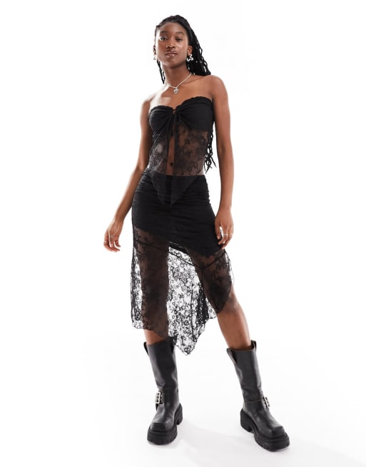 Reclaimed Vintage - Coordinato con top allacciato sul davanti e gonna con orlo a V in pizzo nero