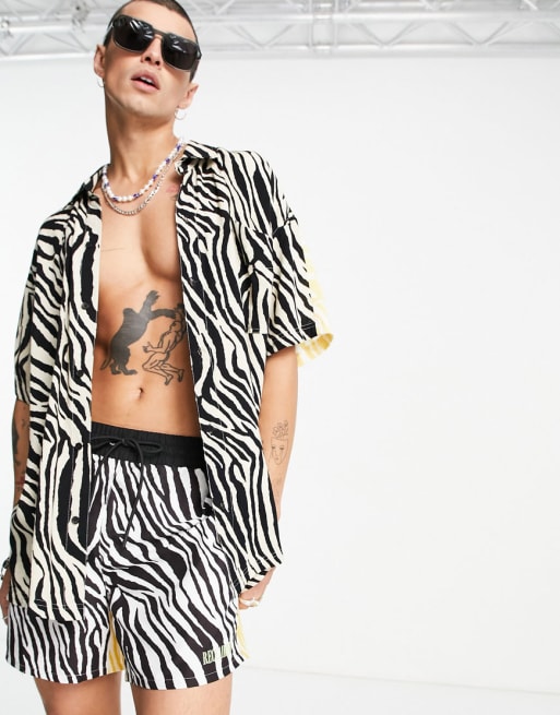 Reclaimed Vintage Inspired - Co-ord set van zwemshort, hoed en overhemd met gesplitste zebraprint