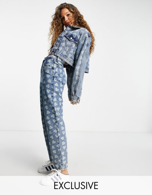 Reclaimed Vintage Inspired - Coordinato in denim con stampa di cuori stile anni '90