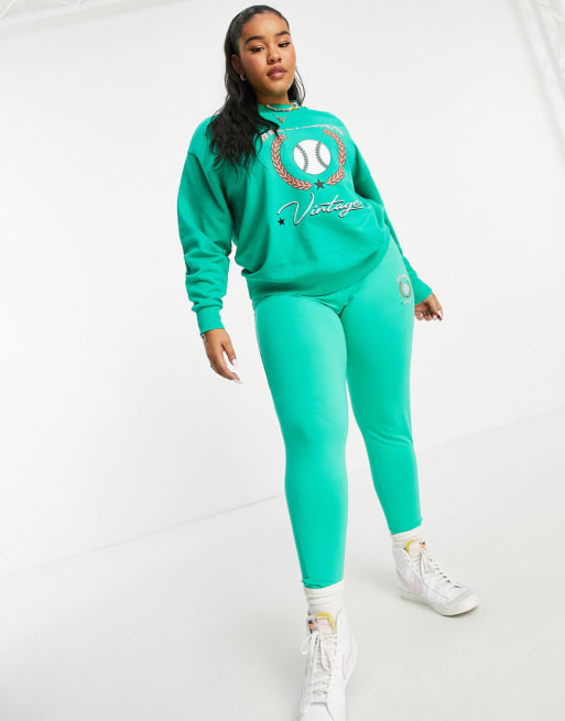 Reclaimed Vintage – Inspired Plus – Kombiteil aus Sweatshirt und Leggings in Grün