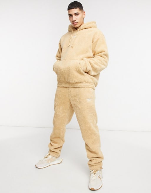 Reebok Classics – Toast – Stenfärgat set i teddyfleece, endast hos ASOS