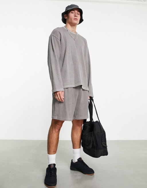 Reebok – Grått naturfärgat set i våffelstruktur med långärmad topp och shorts