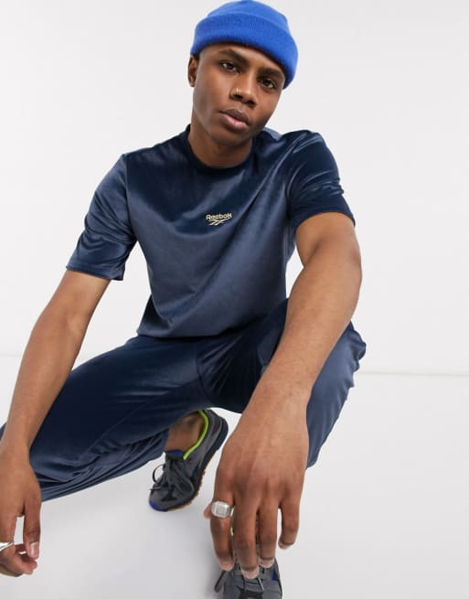 Reebok – Marineblaues Velours-Set, exklusiv bei ASOS
