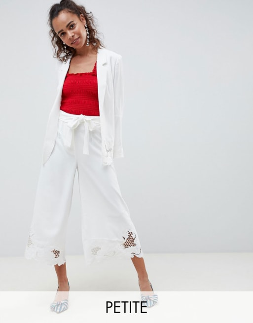 River Island – Petite – Komplet z wykończeniem z koronki – Marynarka i spodnie kuloty z szerokimi nogawkami