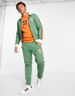 Sergio Tacchini – Kombi-Set in Grün mit Bouclé-Markenlogo | ASOS
