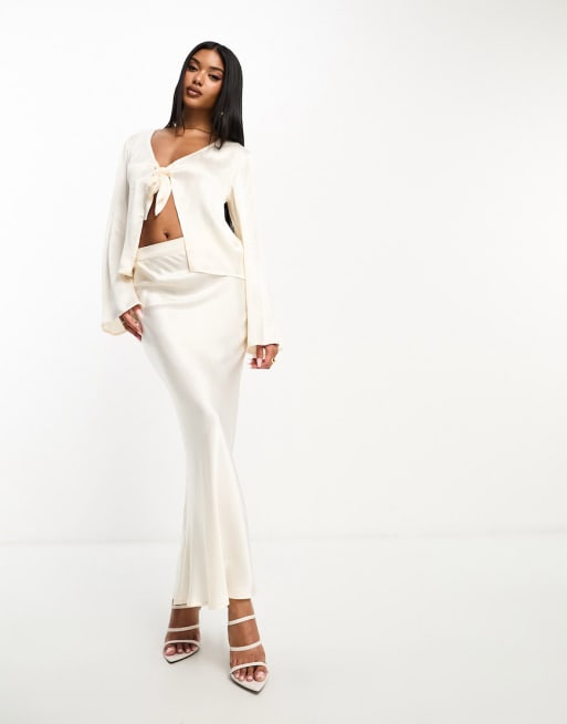 SNDYS - Coordinato con top a maniche lunghe allacciato sul davanti e gonna lunga in raso color champagne