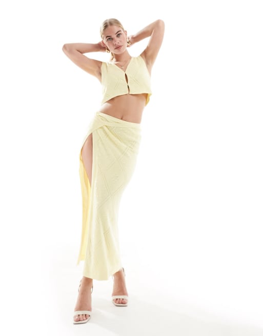 SNDYS - Coordinato con top e gonna lunga in maglia sottile gialla con laccetti