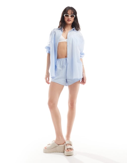 SNDYS – Set aus leicht durchscheinendem Hemd und Shorts in Hellblau