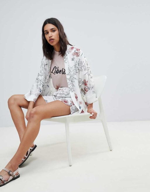 Sofie Schnoor - Combi-set van korte kimono en short met kersenbloesemprint