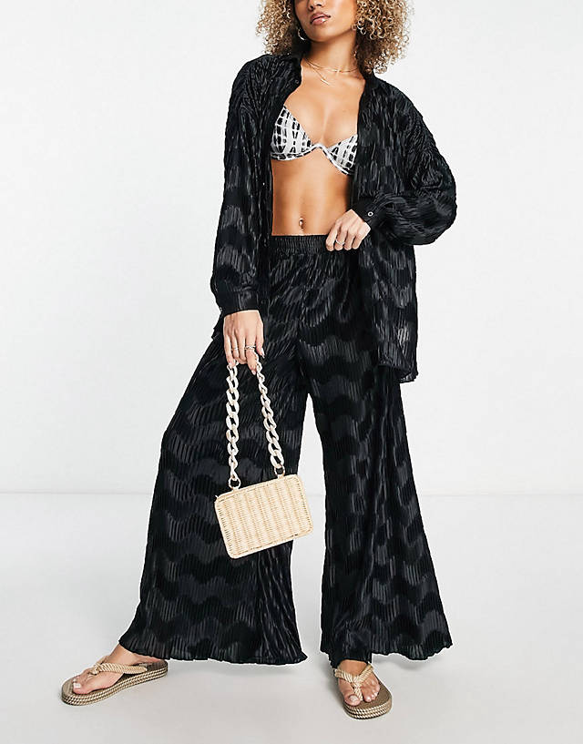 South Beach - pleated co-ord in black