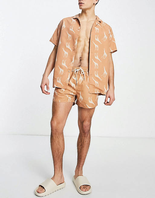 Depression Selvforkælelse væv South Beach - Sæt med badeshorts og matchende skjorte med girafprint | ASOS