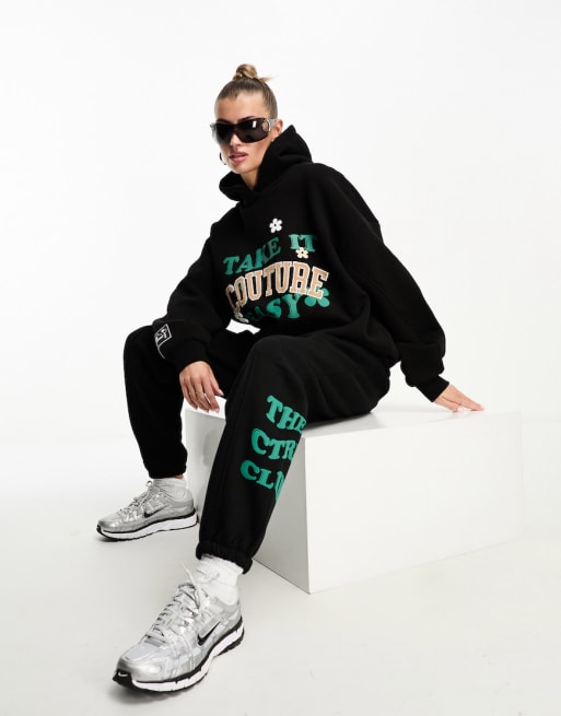 The Couture Club – Oversize-Set in Schwarz mit „Take It Easy“-Print