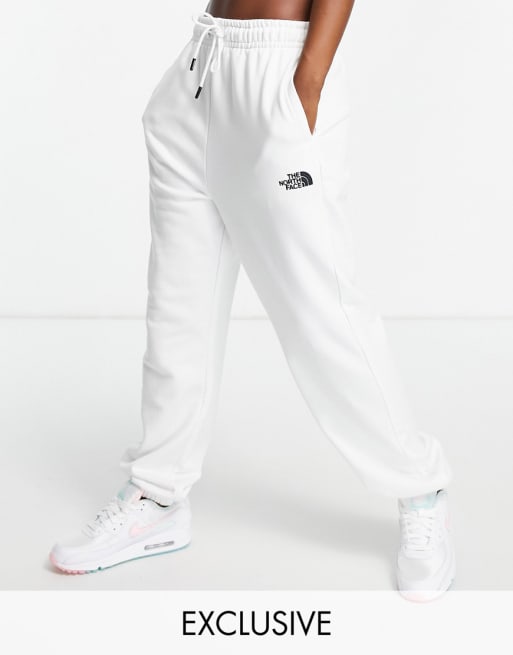The North Face – Essential – Vitt set i sweatshirttyg, endast hos ASOS