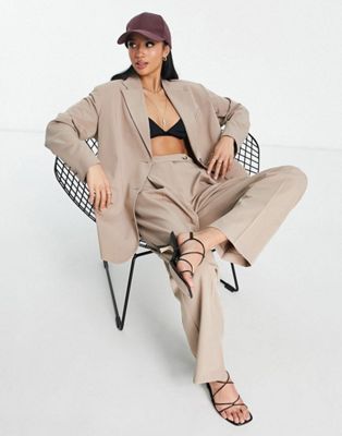 Topshop Petite - Tailleur coupe masculine - Taupe | ASOS