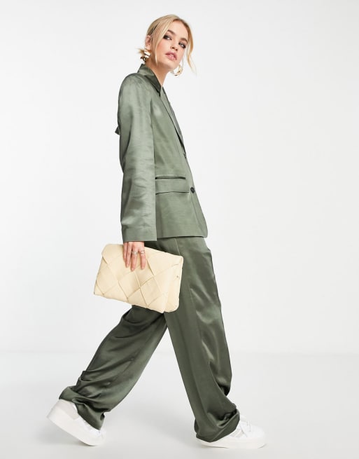 Topshop - Satijnen co-ord set met blazer met open achterkant in kaki