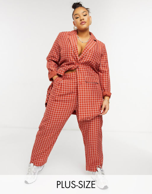Traje boyfriend color teja a cuadros estilo ventana de Heartbreak Plus