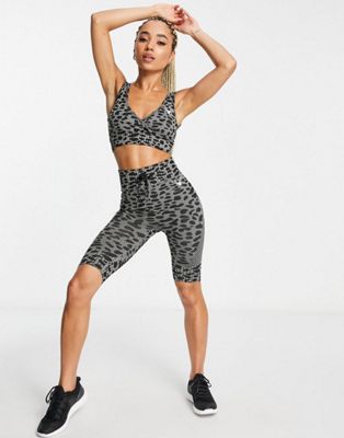 Twill Active seamless sports set in grey leopard print