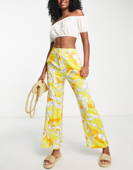 Urban Revivo - Co-ord set van crop camitop en broek met wijde pijpen in gele print