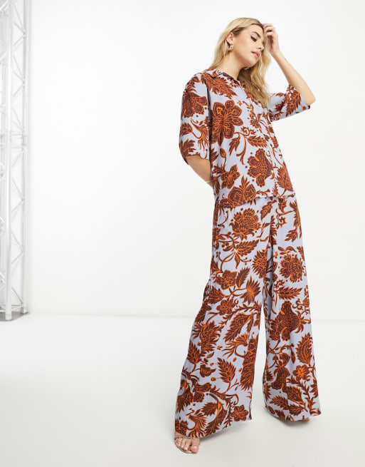Vero Moda - Aware - Coordinato con camicia oversize e pantaloni a fondo ampio blu e marrone a fiori