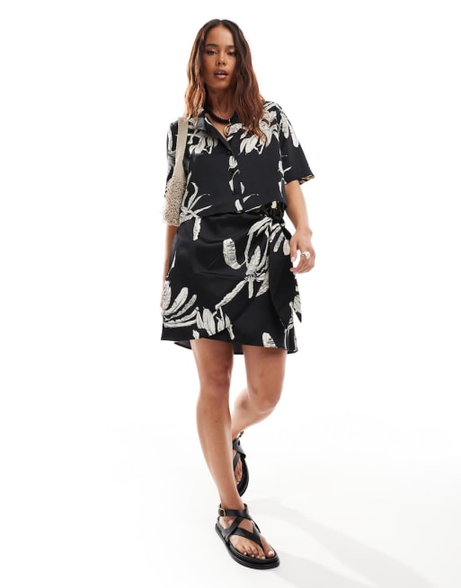 Vero Moda - Aware - Coordinato con minigonna avvolgente e camicia squadrata corta con stampa di palme