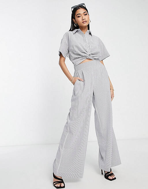 Vero Moda - Co-ord set van overhemd met gedraaide voorkant en broek met wijde pijpen in grijs streepje