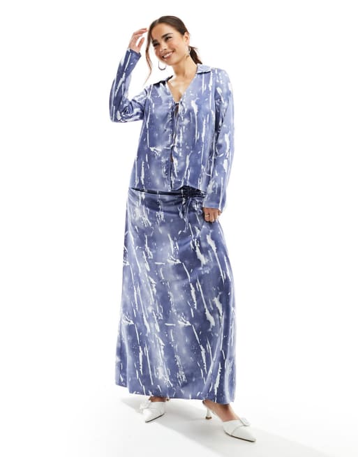 Vero Moda - Ensemble chemise nouée à l'avant et jupe longue froncée en satin - Bleu 