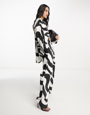 Voluminous Sleeves 4