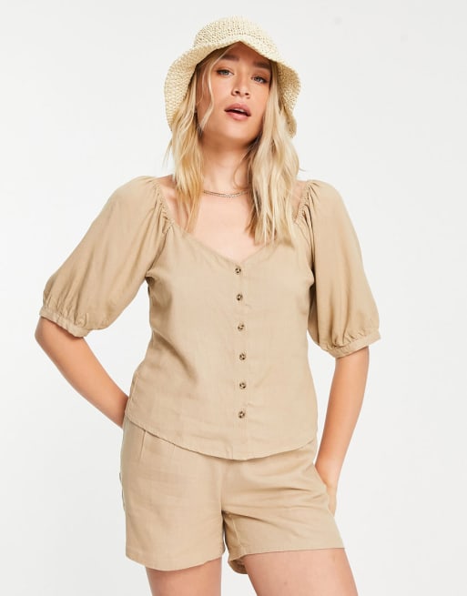 Vero Moda Tall - Coordinato con blusa con maniche a sbuffo e pantaloncini a vita alta, colore beige