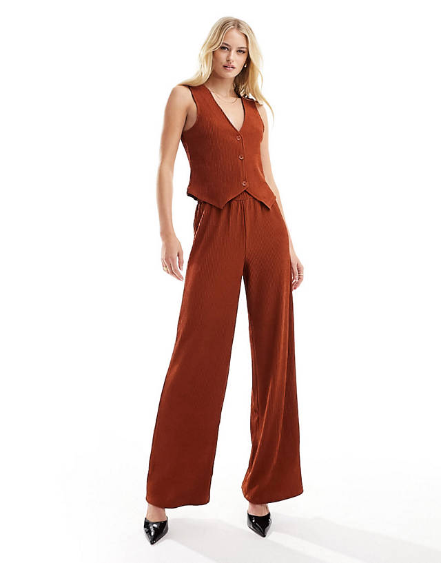 Vero Moda Tall - plisse waistcoat and wide leg trouser co-ord in rust