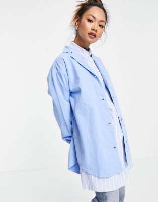 Waven - Lyseblåt sæt med oversized pyjamasskjorte og shorts